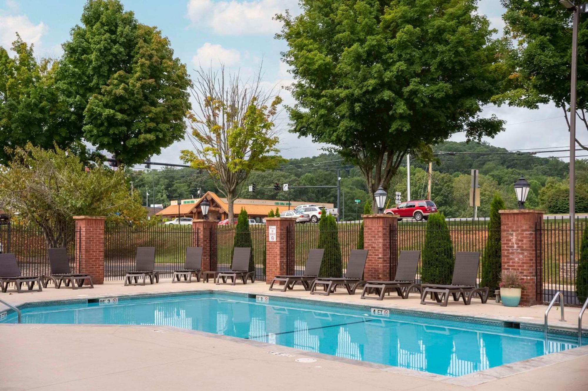 Comfort Suites Outlet Center Asheville Exterior foto